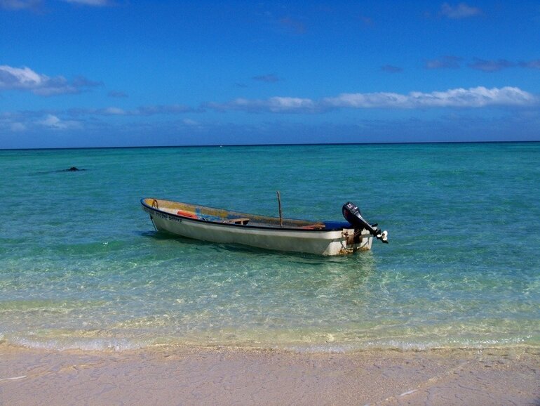 Un kwassa kwassa, canot de pêche utilisé par les passeurs pour se rendre à Mayotte.
