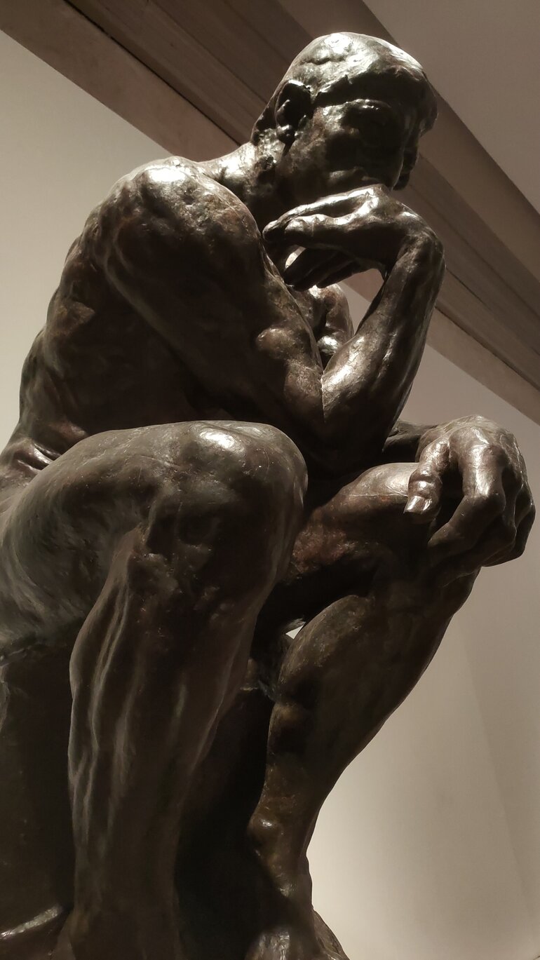 Statue du penseur d'Auguste Rodin exposée au musée de la Ca'Pesaro à Venise