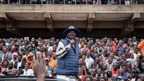 Le candidat malheureux à la présidentielle du Kenya, Raila Odinga, s'adresse à ses partisans à Nairobi, le 22 août.  