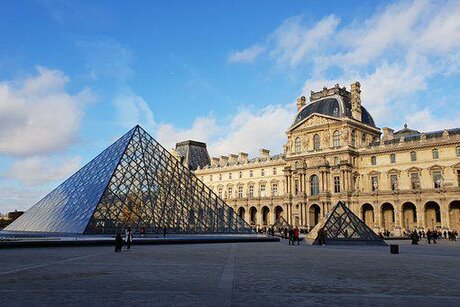 Le Musée du Louvre à Paris impliqué dans un trafic d'antiquités.