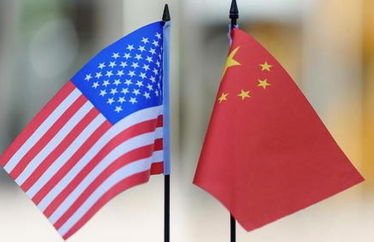 Drapeaux USA et Chinois